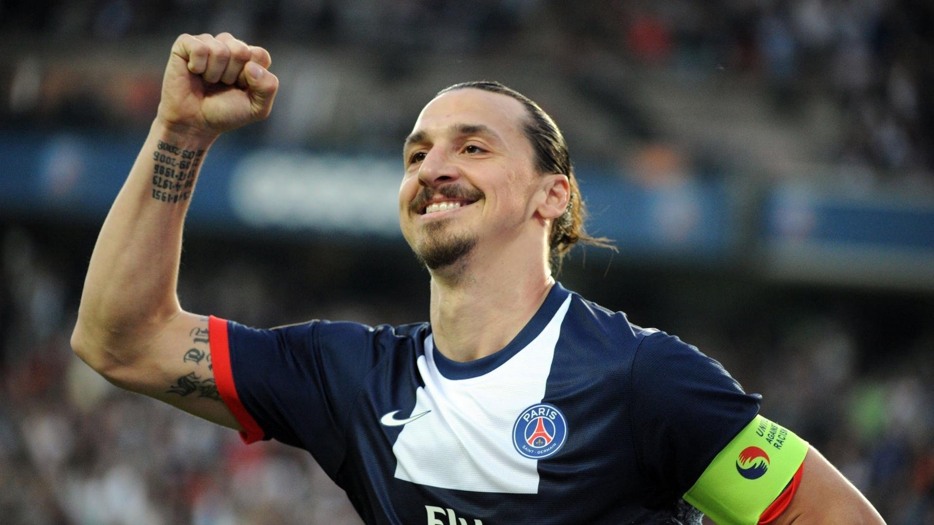 体育mk-弗朗索瓦·霍尔茨豪伊泽:南非队的后场核心,精准传球助力锋线破门