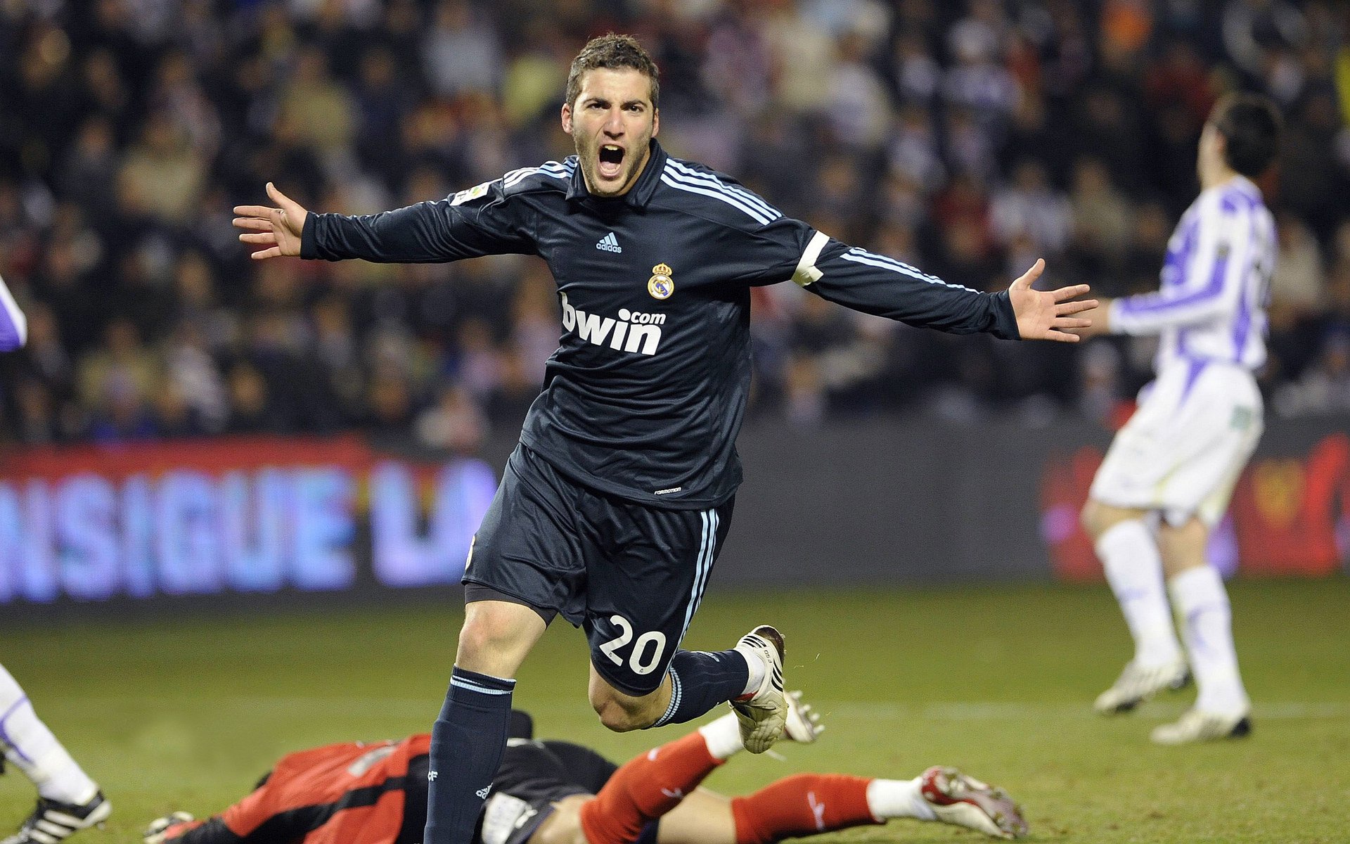 《英雄联盟“全球预选”爆发冲击,争夺冠军!》